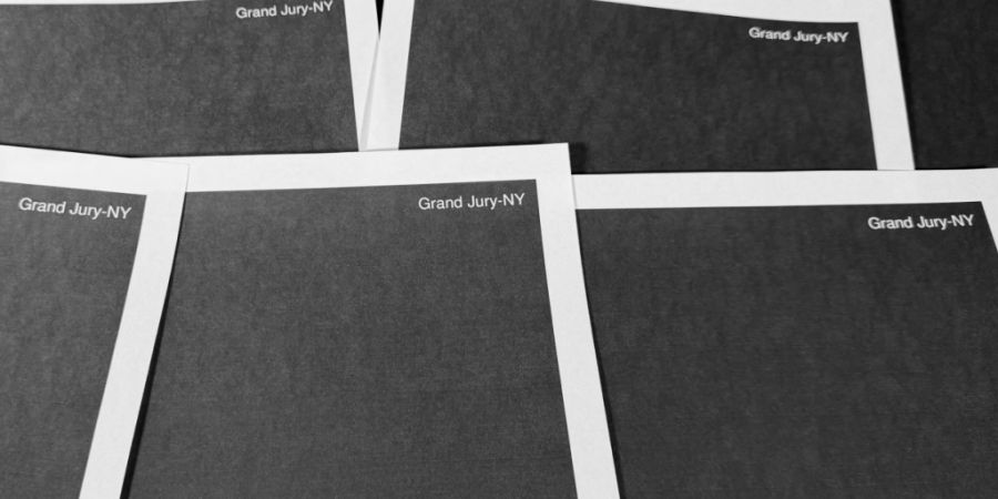 Seiten aus einer vollständig geschwärzten New Yorker Grand Jury-Akte über Jeffrey Epstein und Ghislaine Maxwell, die vom US-Justizministerium freigegeben wurde, wird am Freitag, 19. ...