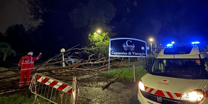 Severe storm front reaches Tuscany's coast