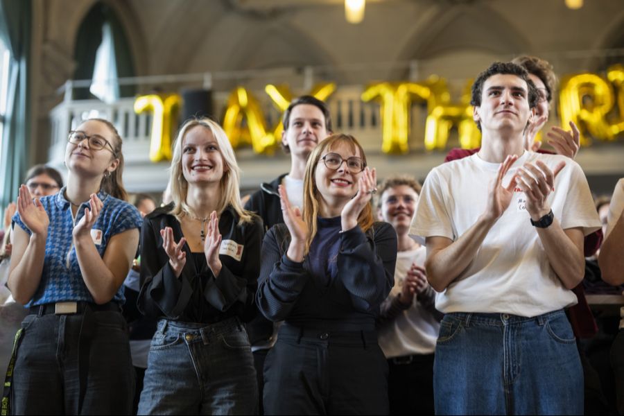 Die «Bild» beispielsweise schreibt: «Was für ein politischer Paukenschlag in der Schweiz!»