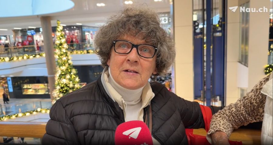 Esther (64) würde nicht mehr als fünf Franken für einen Kaffee bezahlen.