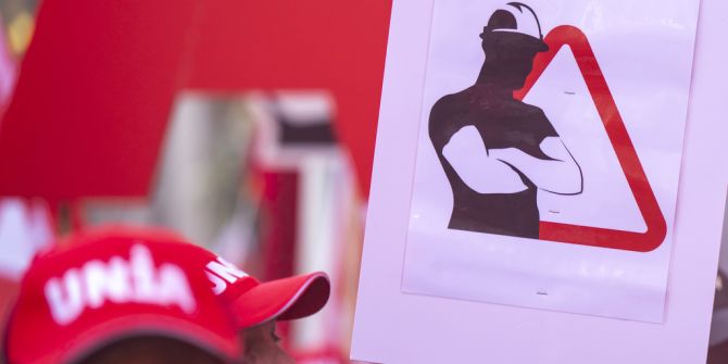 Demonstrationszug mit Bauarbeitern zieht durch Basel