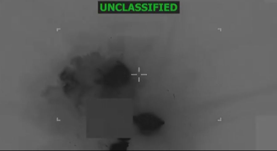 Kurz darauf explodiert das Boot.