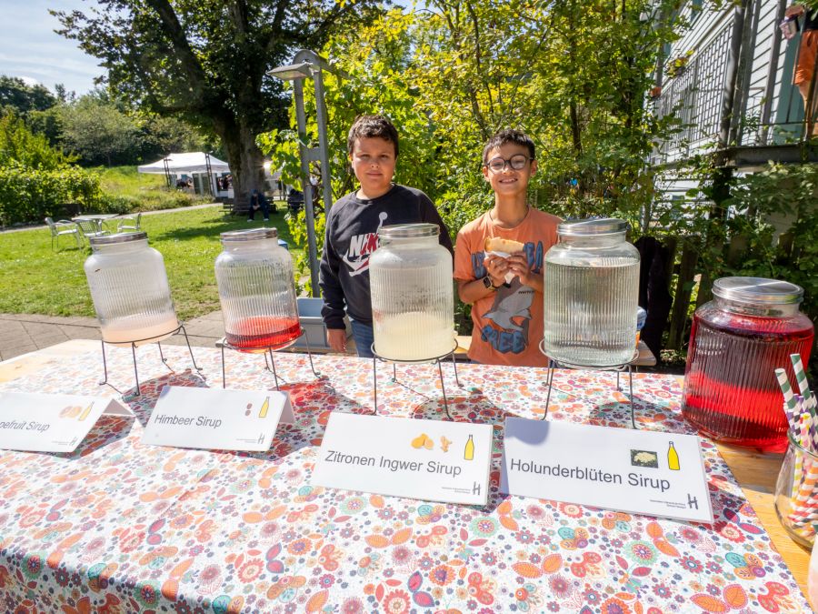 Jugendliche Sirup Verkaufsstand Produkte