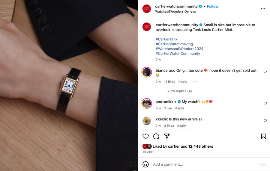 Instagram Post Frau mit kleiner Cartier Tank Uhr am Handgelenk.