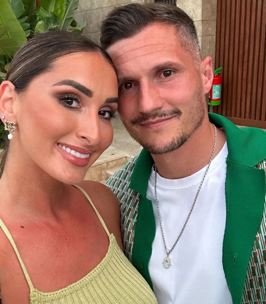 Taulant Xhaka postet dieses Foto mit seiner Frau Arbnora.