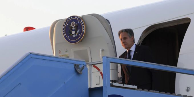 US-Aussenminister Antony Blinken kommt in Tel Aviv an. blinken verhandlungen israel hamas