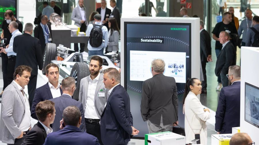 Impressionen von der Automechanika 2022, Blick in eine der Messehallen