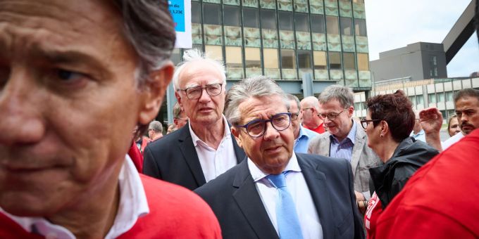 Der Aufsichtsrat der Thyssenkrupp-Stahlsparte hat am Freitag über den geplanten Umbau gesprochen. Der Aufsichtsrat der Thyssenkrupp-Stahlsparte hat am Freitag über den geplanten Umbau gesprochen.