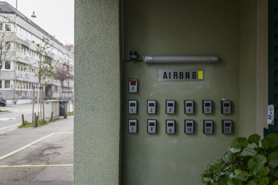 Einige mieten als Übergangslösung sogar ein Airbnb – also eine Ferienwohnung. (Archivbild)