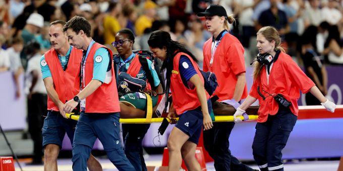 Lamecha Girma wird bei Olympia 2024 abtransportiert. Olympia 2024 Lamecha Girma
