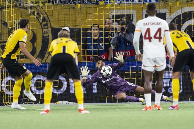 Filip Ugrinic trifft per Elfmeter zum 3:2 für YB gegen Galatasaray. YB Galatasaray Champions League