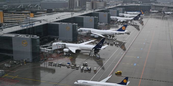 Der Lufthansa-Konzern streicht wegen der drohenden Eskalation im Nahostkonflikt weitere Flüge nach Nahost. (Archivbild) Lufthansa Swiss