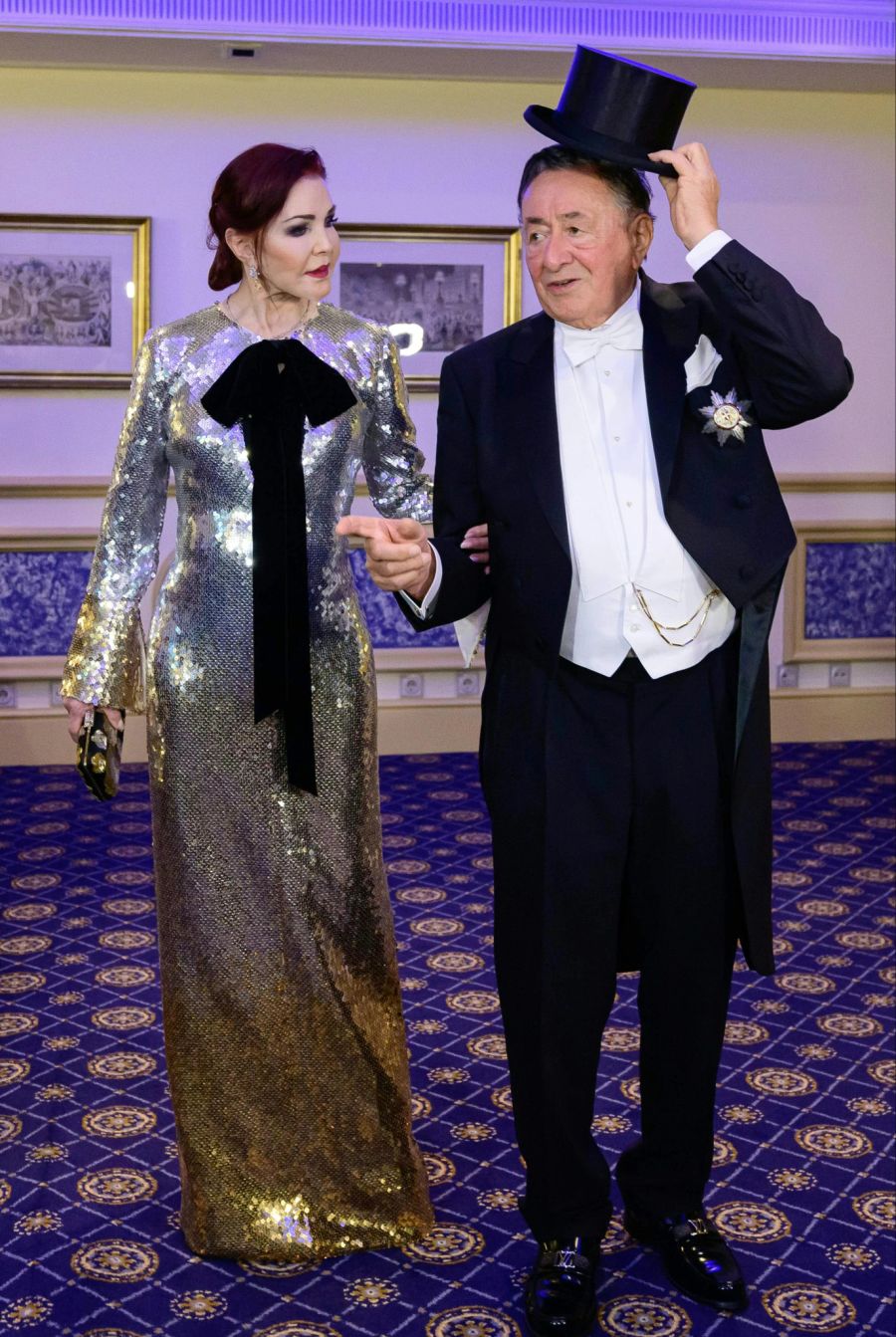 Opernball-Gast Priscilla Presley und Richard Lugner im Rahmen eines Fototermins am Donnerstag, 8. Februar 2024, im Grand Hotel in Wien.