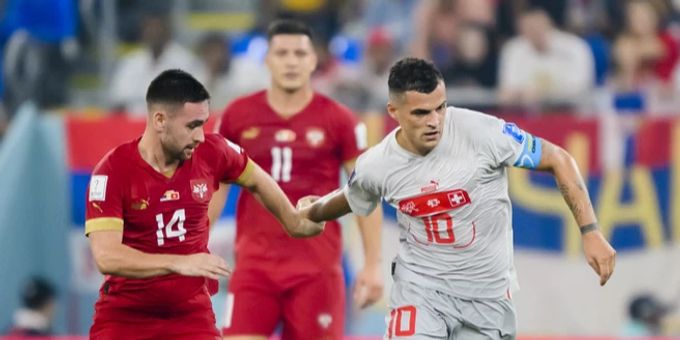 Granit Xhaka (r.) und die Schweizer Nati treffen in der Nations League auf Serbien. Granit Xhaka Schweizer Nati