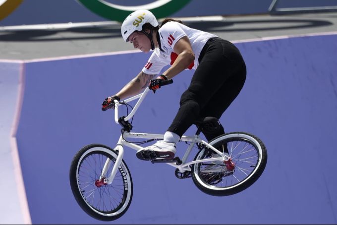 Nikita Ducarroz kann von Olympia 2024 keine Medaille mit nach Hause nehmen. Deshalb will sie nun das Bett einpacken. Olympia 2024