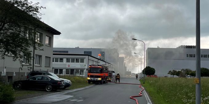 Montlingen: Brand in Lagerhalle. Brand in Lagerhalle.