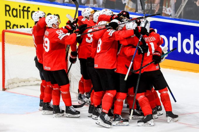 Geschafft: Die Schweizer Nati freut sich an der Eishockey-WM über den Sieg gegen Kanada und den Finaleinzug. Eishockey WM