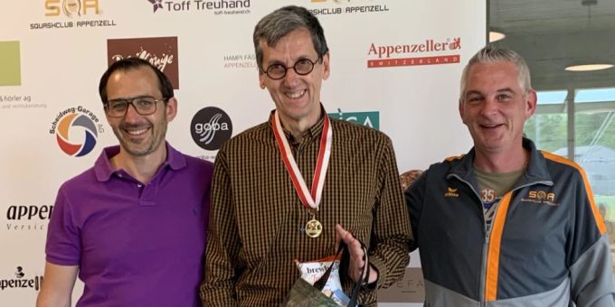 Robert Meyer sichert sich den Meistertitel in der Kategorie Herren 70plus. Squashverband Bern-Mittelland