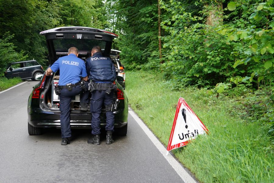 Die Polizei ermittelt den Unfallhergang und die Ursache.