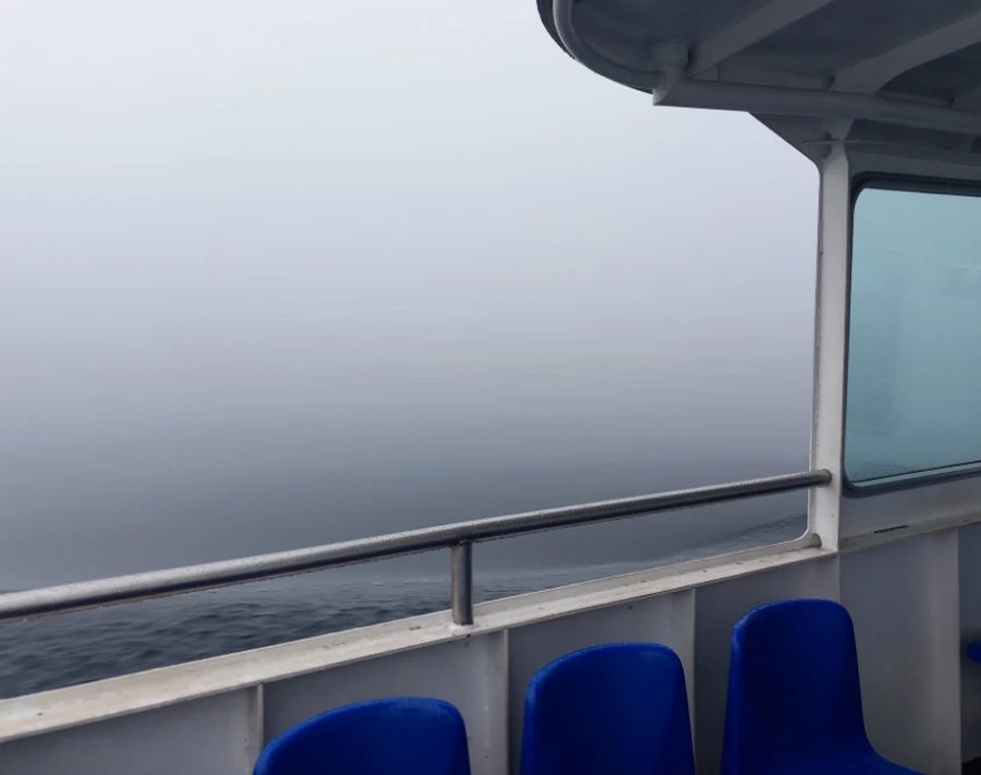 Grau, grauer: Eine Schiffahrt am Karfreitag auf dem Lago Maggiore.