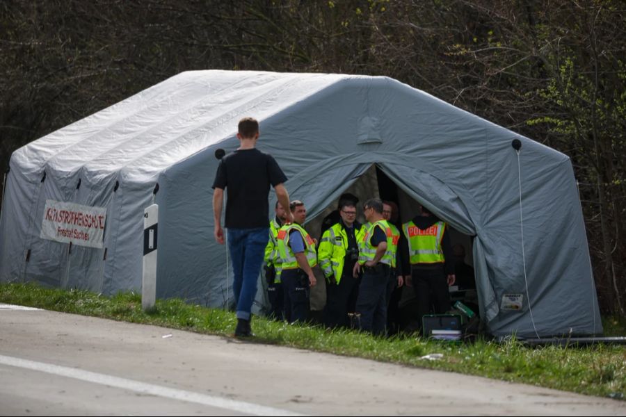 Die Bergungsarbeiten dürften noch lange andauern.