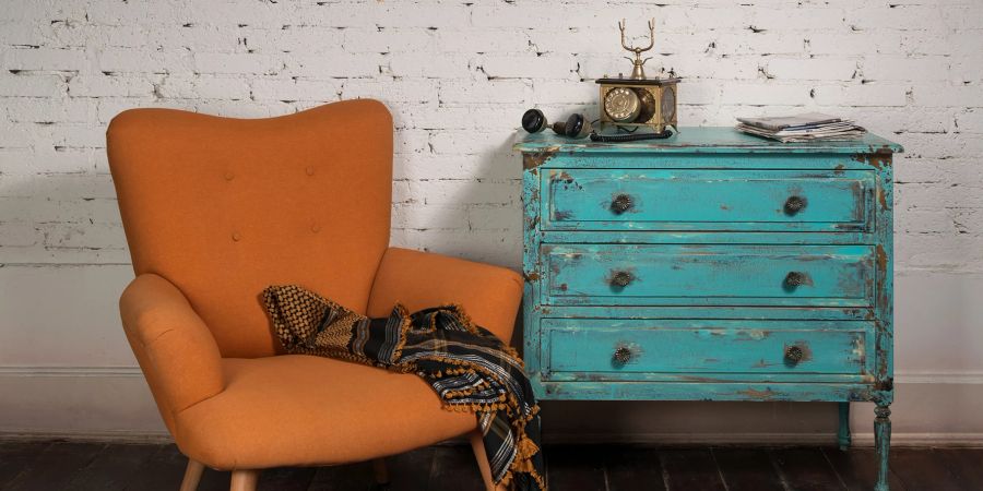 Shabby-Chic-Stil, Stuhl, Sessel, abgenutzte Kommode