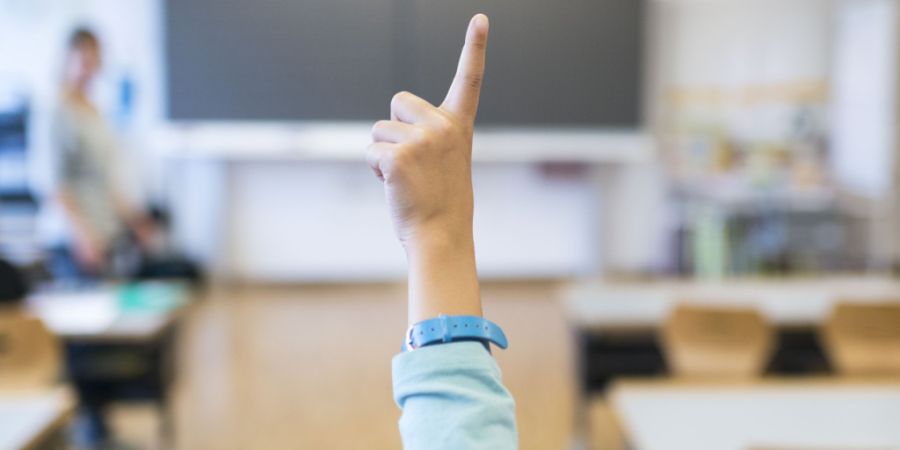 Die Stadtschulen Zug wollen ihr integratives Modell mit Lernorten ausserhalb der Regelklasse ergänzen. (Symbolbild)