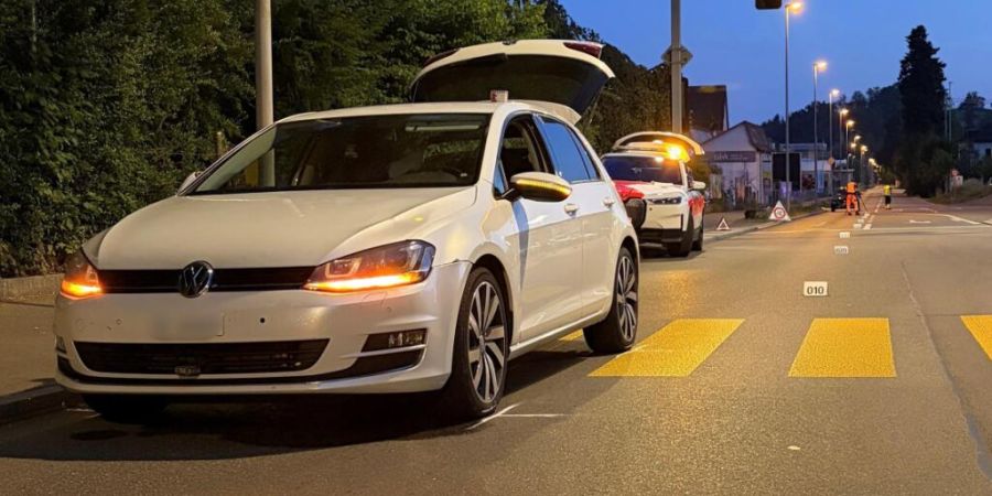 Ein Fussgänger ist am Samstagmorgen in Wetzikon ZH von einem Autofahrer angefahren und verletzt worden.