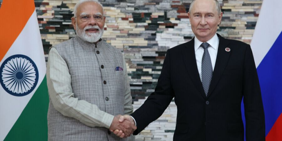 Russlands Präsident Wladimir Putin (r) und der indische Premier Narendra Modi während ihres Treffens in Bischkek. Foto: Peter Kovalev/Pool Sputnik Kremlin/AP/dpa