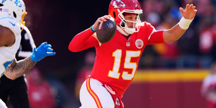 NFL - Superstar Patrick Mahomes hat seinen Vertrag bei den Kansas City Chiefs vorzeitig um zwei Jahre verlängert.