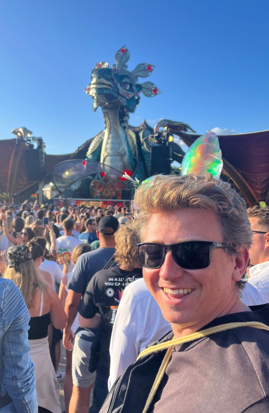 Rund dreimal pro Jahr besucht der Zuger eine Rave-Party.