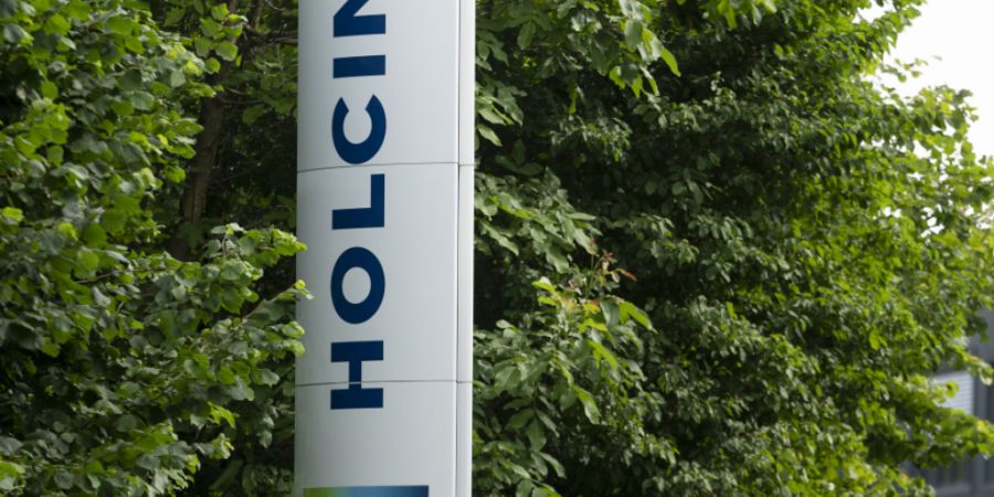 Das Holcim-Schild in der Nähe des Eingangs zum Holcim-Gelände in Würenlingen AG. (Archivbild)
