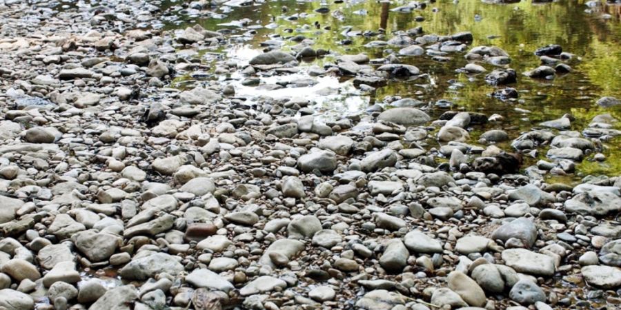 Im Juli 2003 wies die Ergolz sehr tiefe Pegelstände auf. Nun verfügt der Kanton Baselland wegen der aktuellen Hitzewelle ebenfalls weitere Massnahmen. (Archivbild)