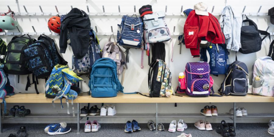 Der Bieler Gemeinderat will die Schulen künftig besser vor der Sommerhitze schützen. (Symbolbild)