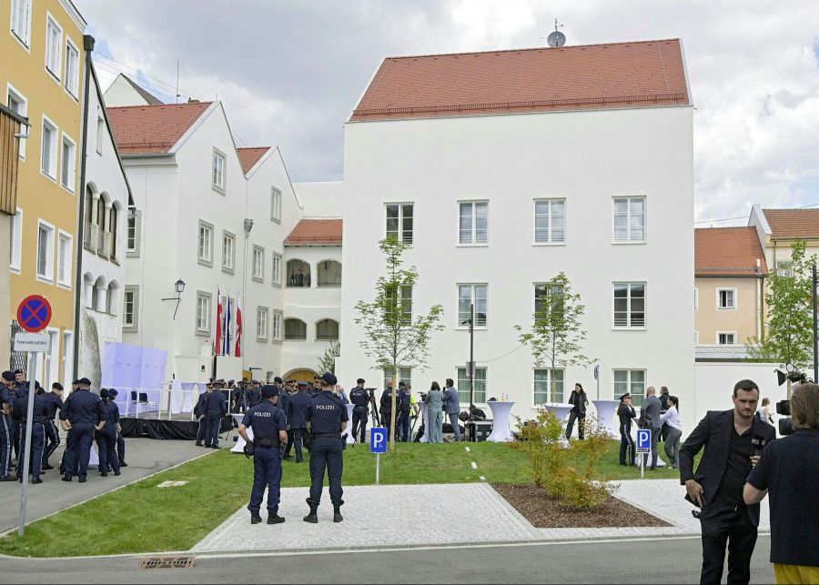Am Mittwochvormittag wurde im Haus eine Polizeistation eröffnet.