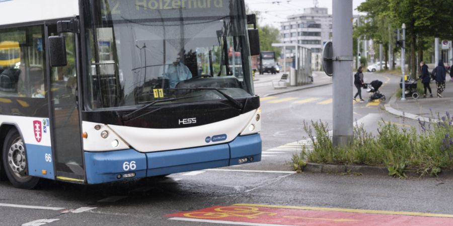Das Tram Affoltern fand bei den Stadtzürcher Stimmberechtigten eine klare Zustimmung. Es soll die bisherige Buslinie ersetzen. (Archivbild)