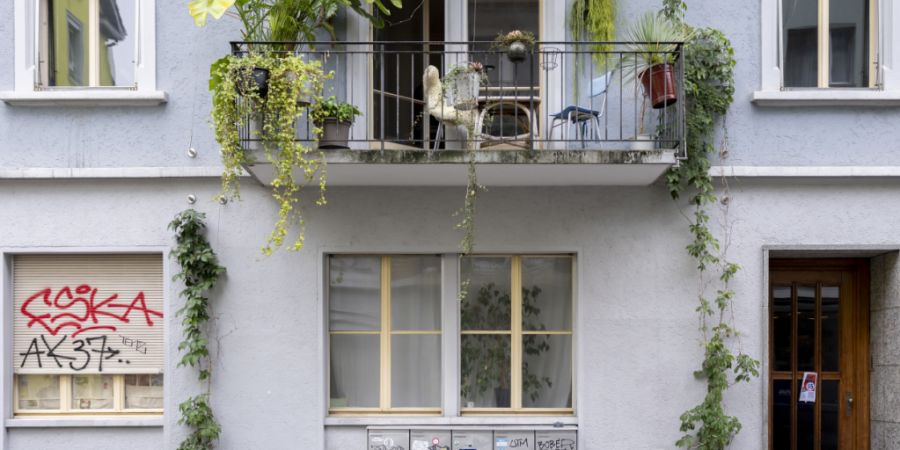 Wer in bestimmten Wohnungen in der Stadt Zürich günstig wohnen möchte, muss beim Einzug eine Einkommenslimite erfüllen. (Symbolbild)