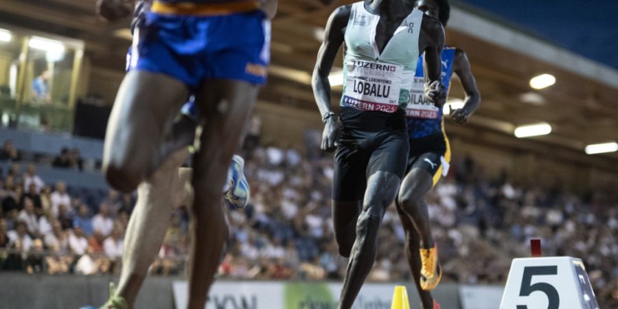 Die Rundbahn auf der Leichtathletikanlage Allmend in Luzern muss erneuert werden, damit weiterhin internationale Wettkämpfe, wie hier das 3000-Meter-Rennen der Männer 2023, stattfinde...