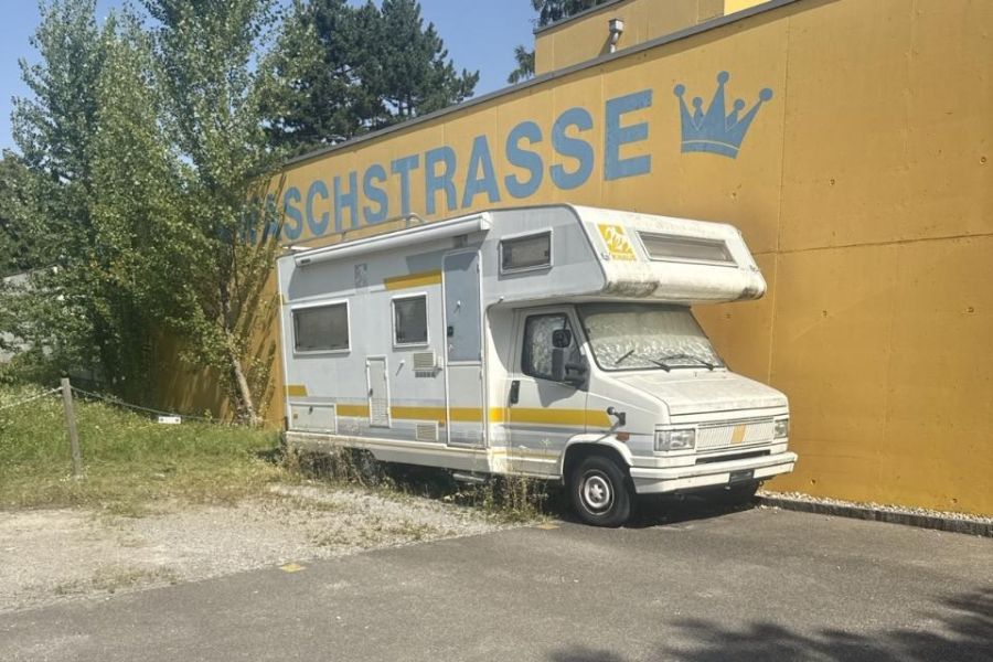 Dieses Wohnmobil wurde im Juli 2026 von der Stadtpolizei versteigert.