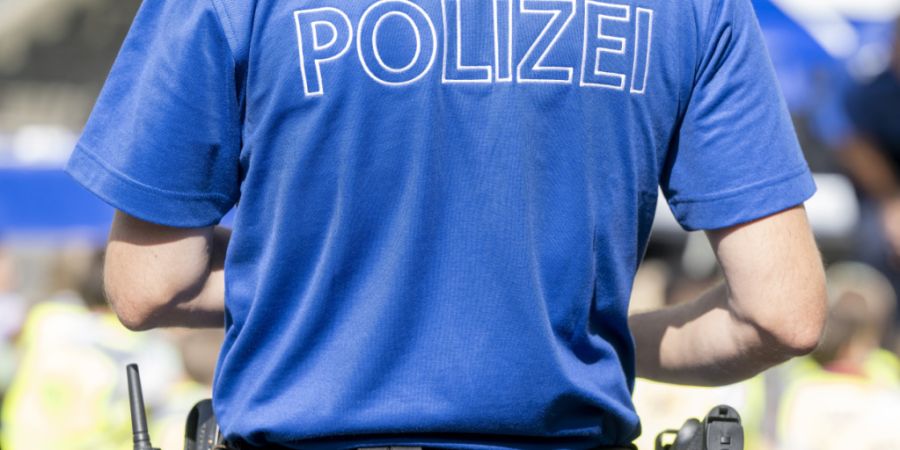 Die Polizei hat in der Nacht auf Donnerstag zwei mutmassliche Einbrecher festgenommen. (Symbolbild)
