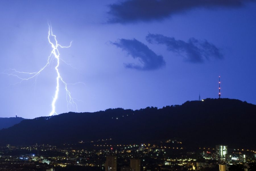 Am Abend kann es zu Gewittern mit Starkregen, Hagel und Sturmböen kommen.