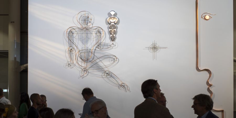An der Art Unlimited wartet das riesige Wandrelief «Homo» (1930-1931) des deutschen Avantgardisten Oskar Schlemmer auf Käuferinnen oder Käufer.