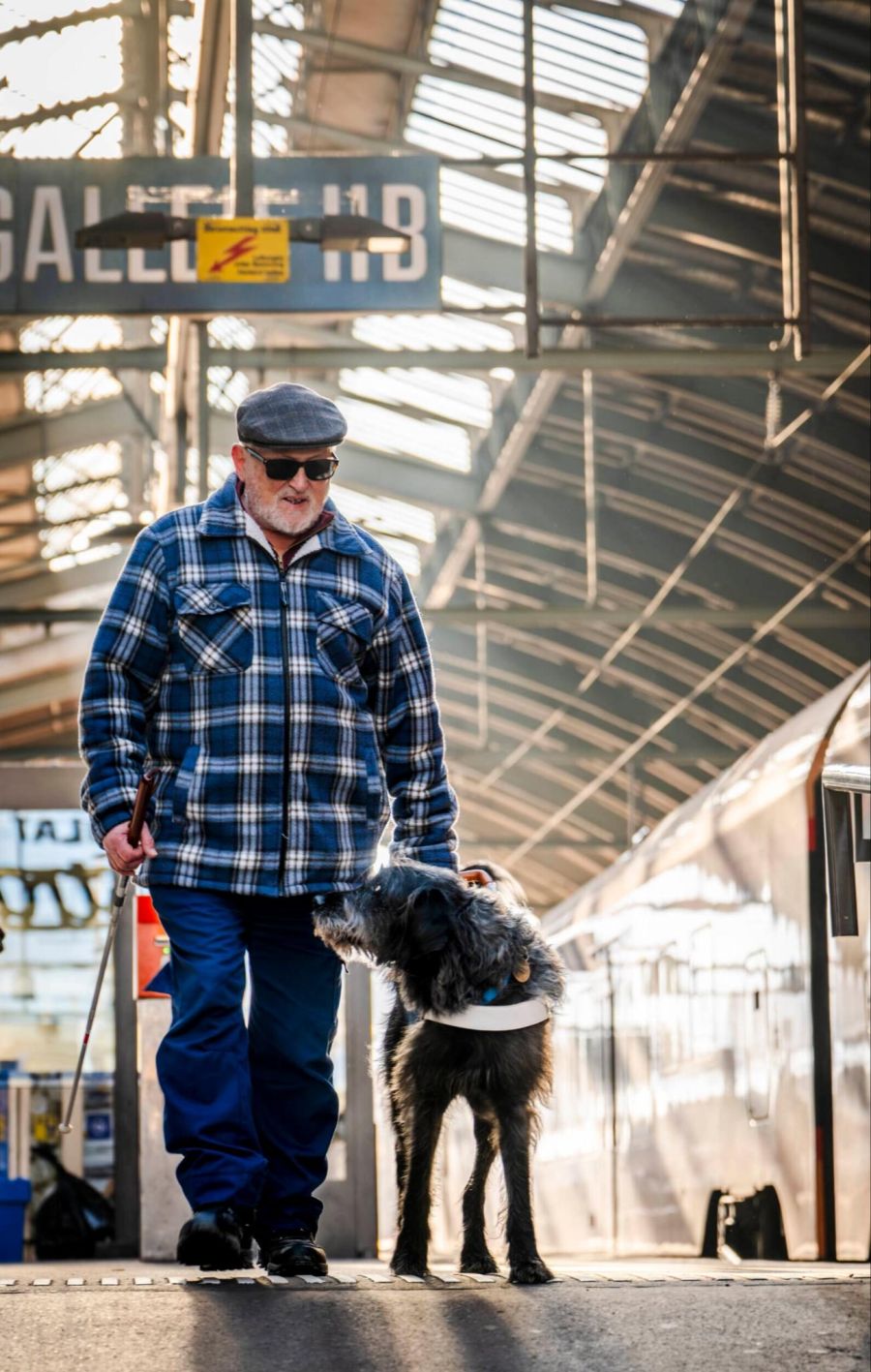 Edmond Bayer aus St. Gallen und Archie: Gemeinsam durchs Leben.
