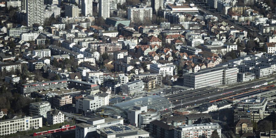 Die Stadt Chur muss in den nächsten Jahren auf gewisse Investitonen verzichten - dazu gehört etwa die Erneuerung des Eisstadions.