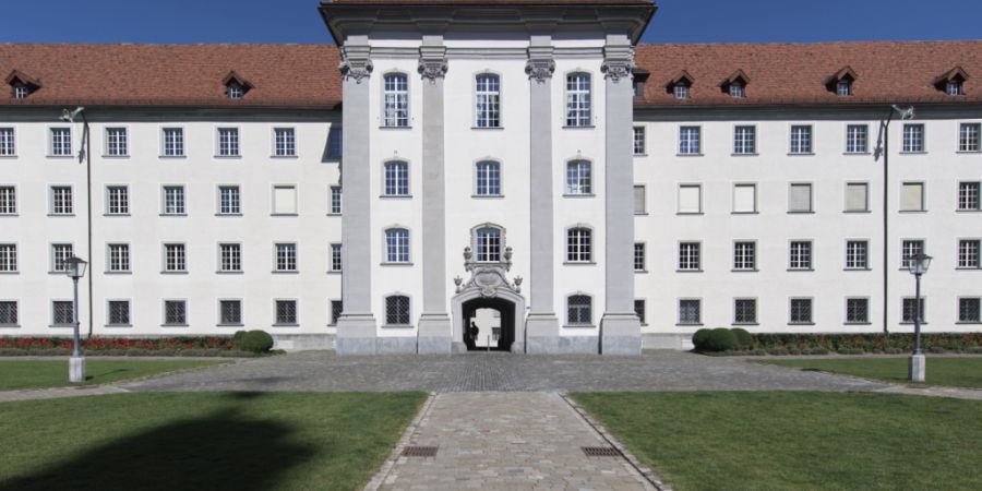 Die St. Galler Kantonsregierung startet die Vernehmlassung zur Umsetzung der Abbruchprämie. Im Bild zu sehen ist das Regierungsgebäude in der Stadt St. Gallen. (Archivbild)