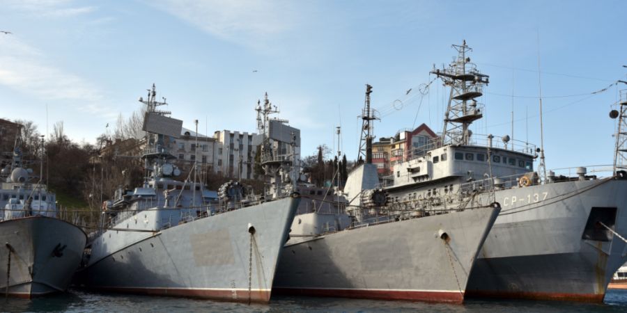 ARCHIV - Russische Kriegsschiffe liegen in Sewastopol, dem Hafen der Schwarzmeerflotte, auf der Krim, Ukraine. Foto: Ulf Mauder/dpa/Archivbild