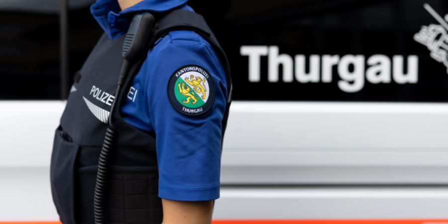 Grosseinsatz in Uesslingen TG: Ein Mann schiesst in seinem Garten um sich. Spezialkräfte der Polizei rücken an und nehmen den 67-Jährigen fest. (Symbolbild)