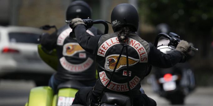Mitglieder der verfeindeten Motorradclubs Hells Angels und Bandidos stehen in Bern vor Gericht. (Symbolbild) Hells Angels Bandidos Rockerprozess