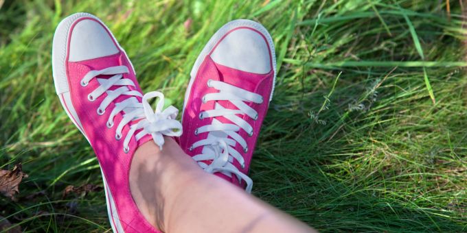 Sneakers in der Fashion sind schon viele Jahre beliebt. Fashion
