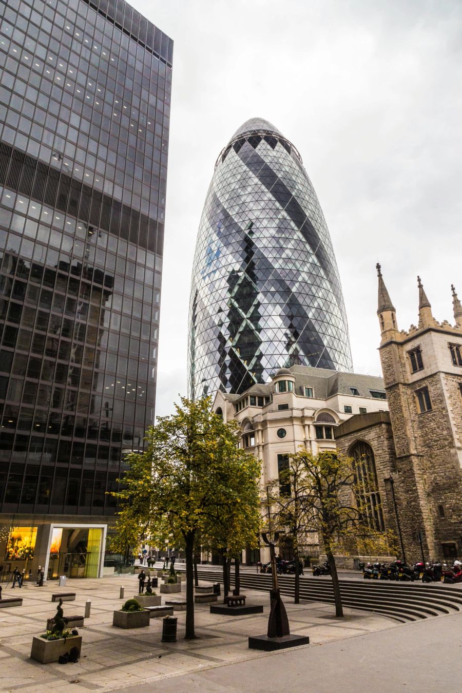 Auch in der modernen Architektur kommen häufig Phallus-Symbole vor. Im Bild: 30 St Mary Axe, auch «The Gherking» genannt, in London.